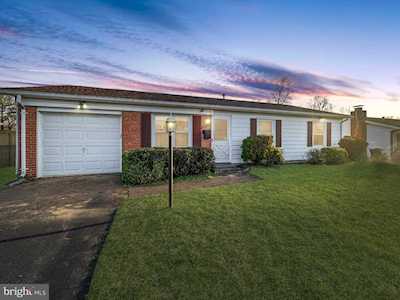 806 Filbert Ct S Sterling, VA 20164
