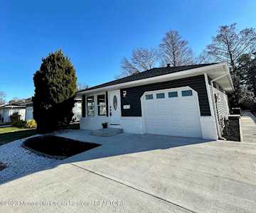 345 Saint Thomas Dr Toms River, NJ 08757