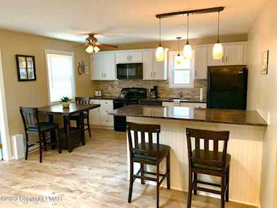 21 Kickapoo Trl Albrightsville, PA 18210