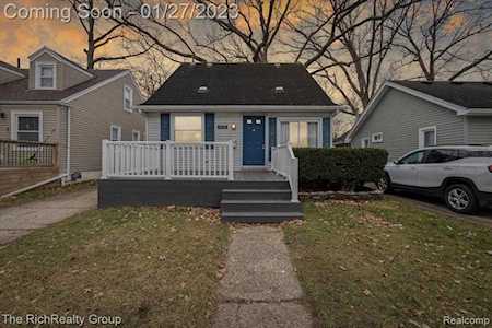472 E Maplehurst Ferndale, MI 48220