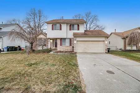 48497 Shady Glen Chesterfield, MI 48051