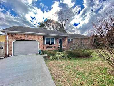 1624 Waterway Circle Chesapeake, VA 23322