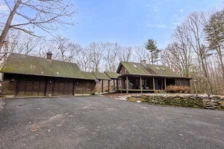 82 Crooked Ledge Road Southampton, MA 01073