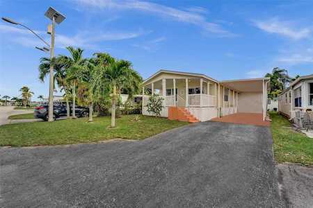 3010 Lakeshore Dr Dania Beach, FL 33312