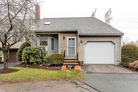 207 Copperwood Dr #207 Stoughton, MA 02072