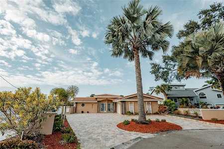 3691 Center CIRCLE Largo, FL 33774