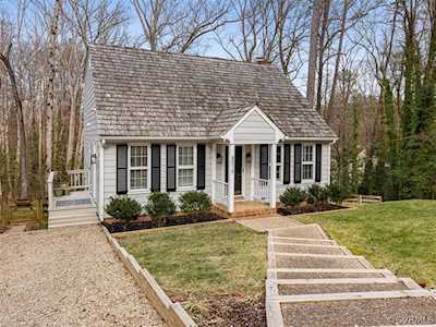 8016 Burrundie Dr Richmond, VA 23225
