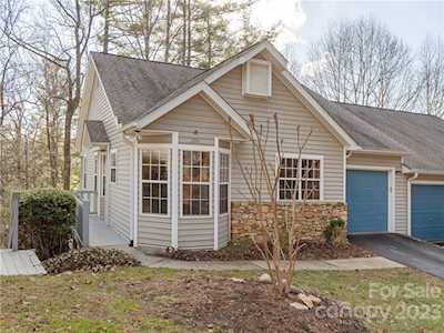 284 Laurel Park Place Hendersonville, NC 28791