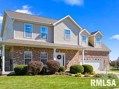 819 Grandyle Dr Washington, IL 61571