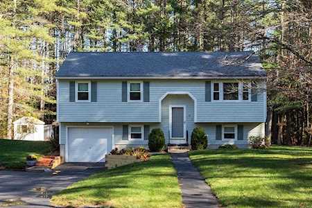19 Teton Dr Londonderry, NH 03053