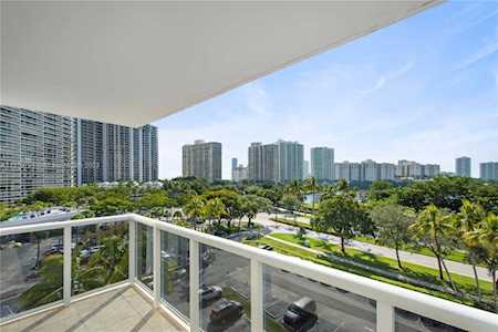 3675 N Country Club Dr #604 Aventura, FL 33180
