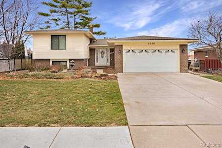 5026 Kebbe Sterling Heights, MI 48310