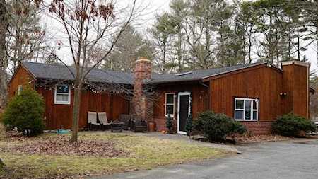 9 Pine Shadows Dr Richmond, RI 02832