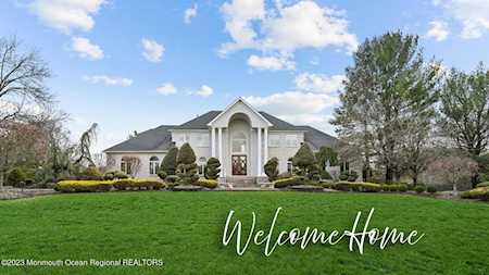 327 Mockingbird Ln Morganville, NJ 07751