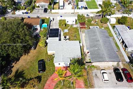 2415 Roosevelt St Hollywood, FL 33020