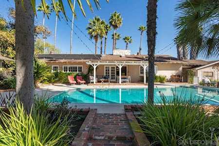 2331 Royal Crest Dr Escondido, CA 92025