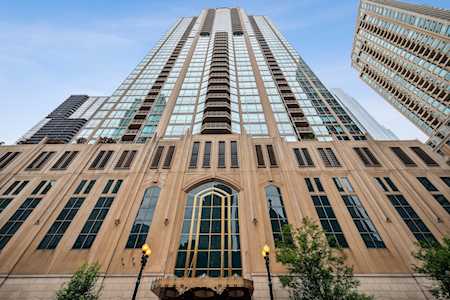 21 E Huron St #3703 Chicago, IL 60611