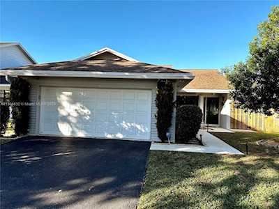 8341 SW 41 Ct Davie, FL 33328