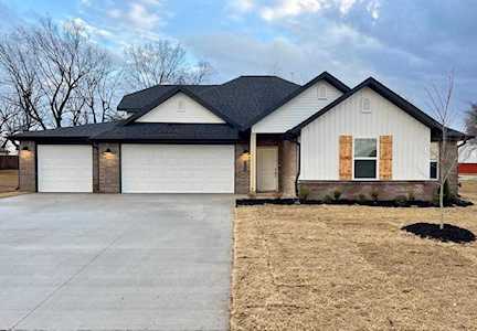 642 Mary Katherine St Prairie Grove, AR 72753