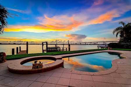 214 Driftwood Ln Largo, FL 33770