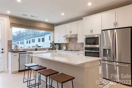 634 E Woodlawn Rd Charlotte, NC 28209