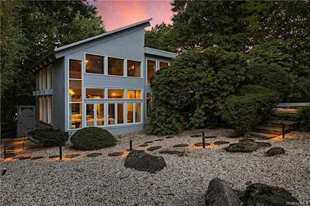 18 Leatherstocking Lane Mamaroneck, NY 10543