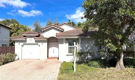 16765 SW 90th St Miami, FL 33196