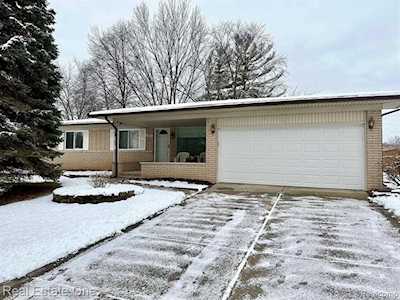 5267 Blair Troy, MI 48085