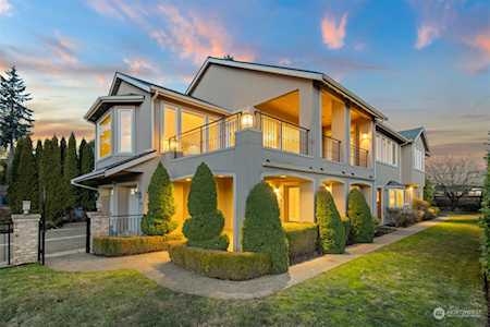 3240 109th Ave SE Bellevue, WA 98004