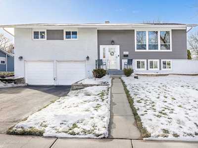 6414 Arnold Dr Woodridge, IL 60517