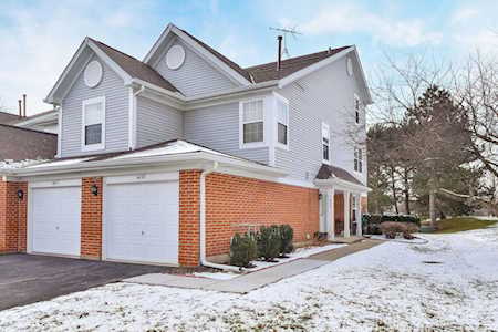 1433 Hampshire Ct Roselle, IL 60172