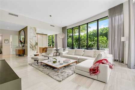 2821 S Bayshore Dr #4D Miami, FL 33133