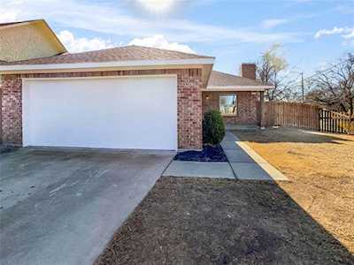 1700 E Leuda Street Fort Worth, TX 76104