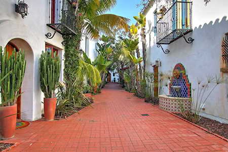 745 E Anapamu St Santa Barbara, CA 93103