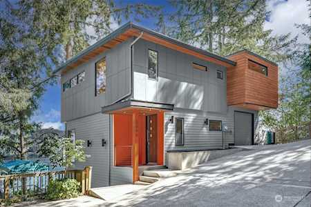 2044 W Lake Sammamish Parkway NE Redmond, WA 98052