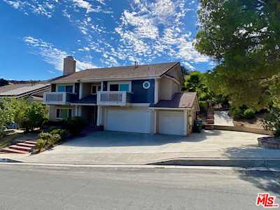 6919 Castle Peak Dr West Hills, CA 91307