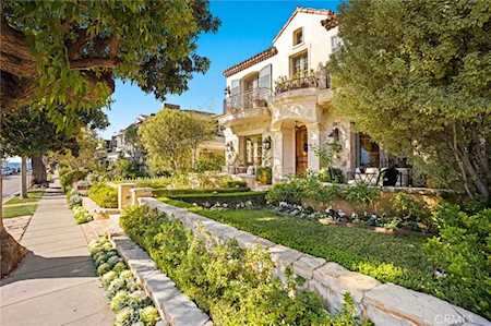 227 Poinsettia Ave Corona Del Mar, CA 92625