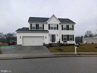 173 Friendly Dr Hanover, PA 17331