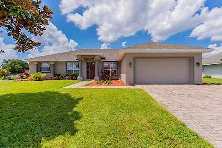 690 Country Walk Ct Eagle Lake, FL 33839