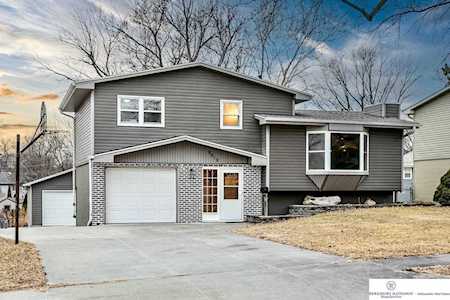 8819 Valley View Dr La Vista, NE 681280000