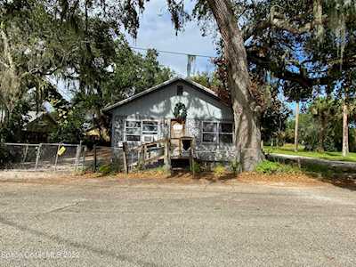 511 Julia Street New Smyrna Beach, FL 32168