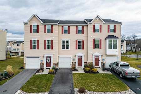 17 Pink Rose Ln Easton, PA 18045