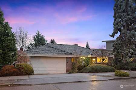 5233 Pullman Ave NE Seattle, WA 98105