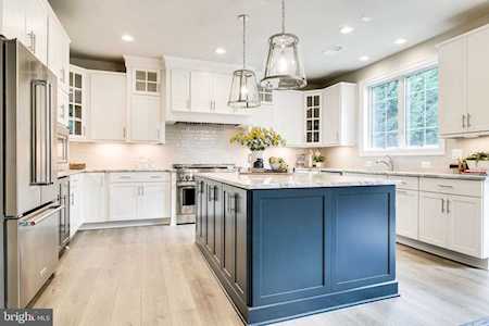 2239 Beacon Ln Falls Church, VA 22043
