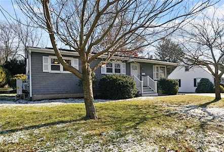 35 Sleepy Hollow Rd East Greenwich, RI 02818
