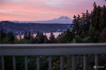 4610 92nd Ave SE Mercer Island, WA 98040