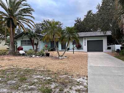 3132 Renatta Dr Belleair Bluffs, FL 33770