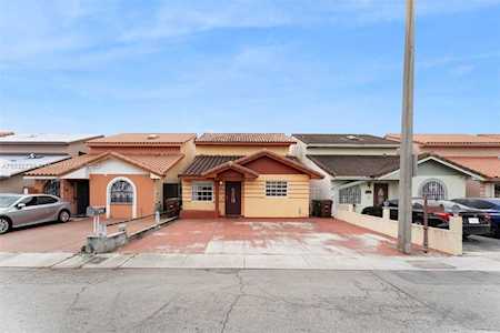2736 W 54th Street Hialeah, FL 33016