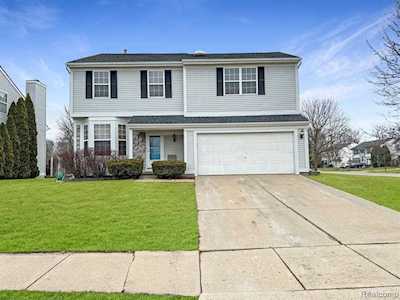 7621 Streamwood Dr Ypsilanti Twp, MI 48197