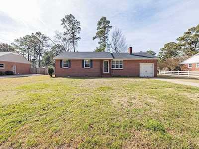 25 Fairway Dr Portsmouth, VA 23701